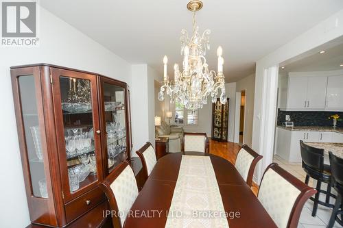 6813 Bansbridge Crescent, Mississauga, ON - Indoor Photo Showing Dining Room