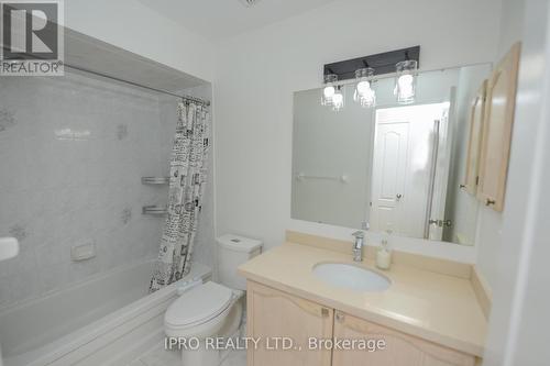 6813 Bansbridge Crescent, Mississauga, ON - Indoor Photo Showing Bathroom