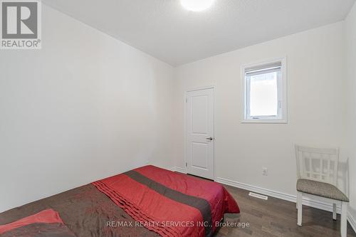 28 Tweedhill Avenue, Caledon, ON - Indoor Photo Showing Bedroom