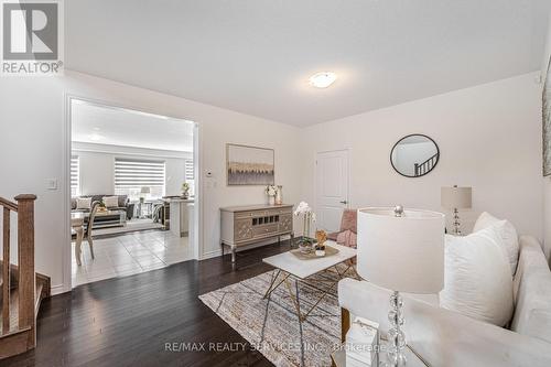 28 Tweedhill Avenue, Caledon, ON - Indoor Photo Showing Living Room