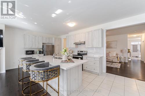 28 Tweedhill Avenue, Caledon, ON - Indoor Photo Showing Kitchen