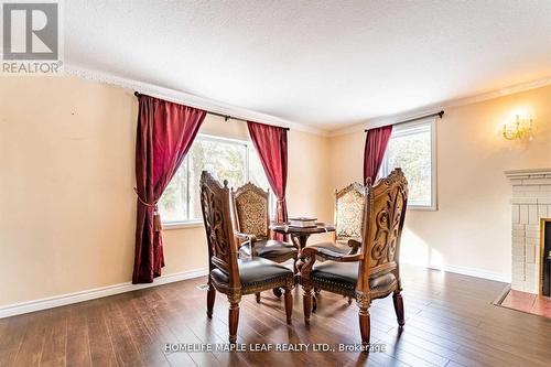 8681 Canyon Road, Milton, ON - Indoor Photo Showing Dining Room