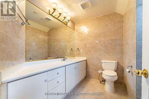 8681 Canyon Road, Milton, ON - Indoor Photo Showing Bathroom