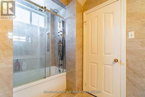 8681 Canyon Road, Milton, ON - Indoor Photo Showing Bathroom