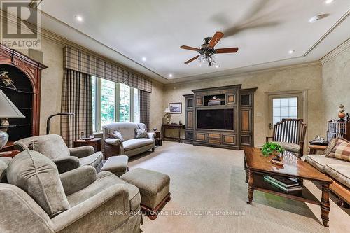 3400 Milburough Line, Burlington, ON - Indoor Photo Showing Living Room