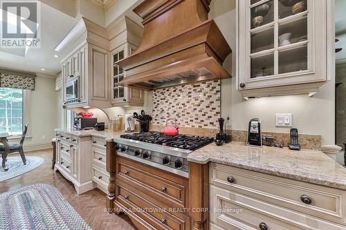 3400 Milburough Line, Burlington, ON - Indoor Photo Showing Kitchen With Upgraded Kitchen