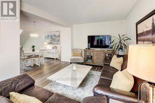 78 - 20 Mineola Road E, Mississauga, ON - Indoor Photo Showing Living Room