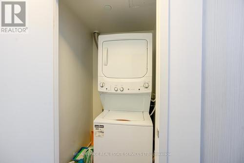 1509 - 2520 Eglinton Avenue W, Mississauga, ON - Indoor Photo Showing Laundry Room