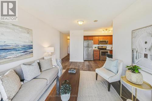 806 - 1420 Dupont Street, Toronto, ON - Indoor Photo Showing Living Room