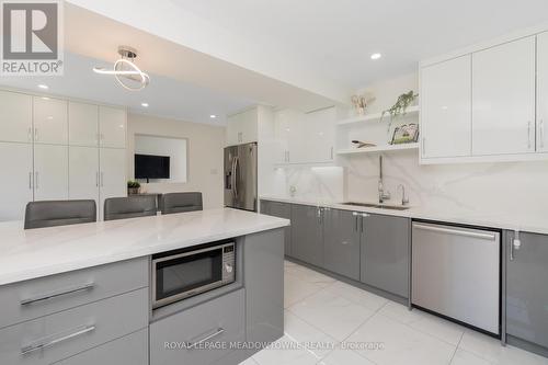 15172 Argyll Road, Halton Hills (Georgetown), ON - Indoor Photo Showing Kitchen With Upgraded Kitchen