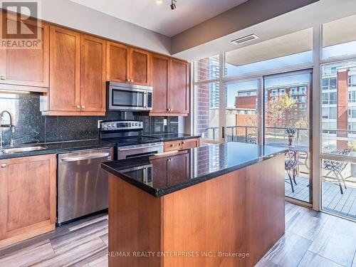 310 - 70 Port Street E, Mississauga, ON - Indoor Photo Showing Kitchen