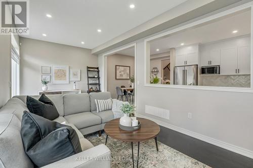 10 Beasley Grove, Hamilton, ON - Indoor Photo Showing Living Room