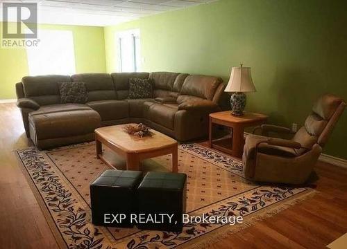 204 Jennison Road, Bancroft, ON - Indoor Photo Showing Living Room