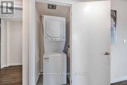 1002 - 2152 Lawrence Avenue E, Toronto, ON - Indoor Photo Showing Laundry Room