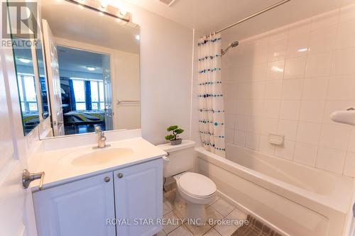 1316 - 8 Mondeo Drive, Toronto, ON - Indoor Photo Showing Bathroom