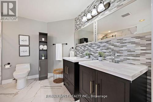 146 8Th Avenue, New Tecumseth, ON - Indoor Photo Showing Bathroom