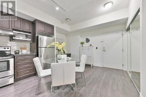 317 - 89 South Town Centre Boulevard, Markham, ON - Indoor Photo Showing Kitchen