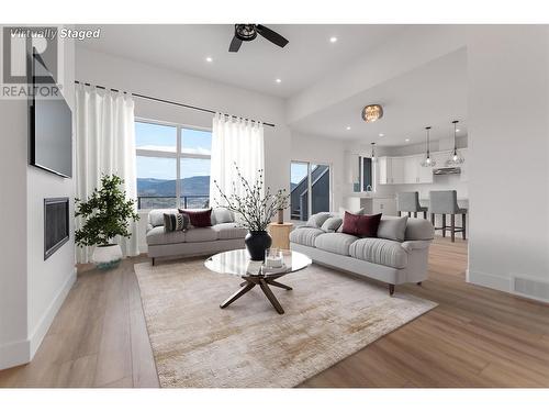 2799 Hawthorn Drive, Penticton, BC - Indoor Photo Showing Living Room