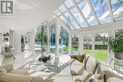 8 Penwood Crescent, Toronto, ON - Indoor Photo Showing Living Room