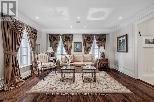 8 Penwood Crescent, Toronto, ON - Indoor Photo Showing Living Room