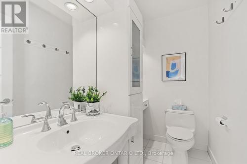 626 Adelaide Street W, Toronto, ON - Indoor Photo Showing Bathroom