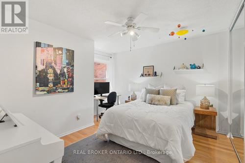 626 Adelaide Street W, Toronto, ON - Indoor Photo Showing Bedroom