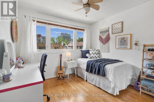 626 Adelaide Street W, Toronto, ON - Indoor Photo Showing Bedroom