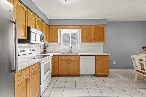 7720 Yvette Crescent, Niagara Falls, ON - Indoor Photo Showing Kitchen