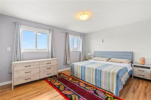 7720 Yvette Crescent, Niagara Falls, ON - Indoor Photo Showing Bedroom