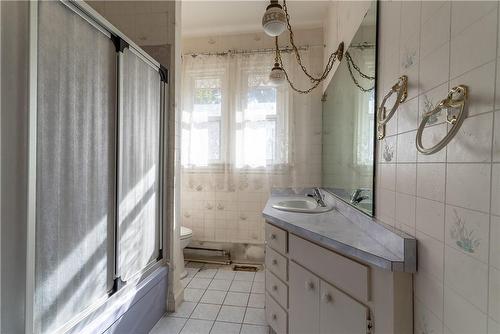 170 St. Clair Boulevard, Hamilton, ON - Indoor Photo Showing Bathroom