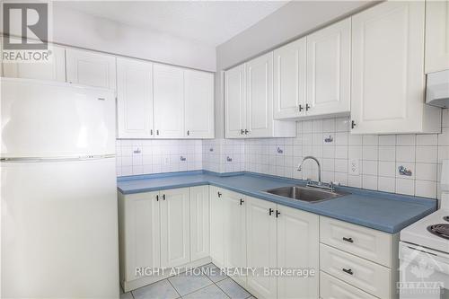 708 - 158B Mcarthur Avenue, Vanier And Kingsview Park (3404 - Vanier), ON - Indoor Photo Showing Kitchen