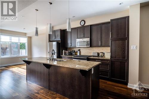 291 Losino Crescent, Ottawa, ON - Indoor Photo Showing Kitchen With Double Sink With Upgraded Kitchen