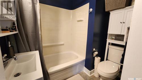 861 100Th Street, North Battleford, SK - Indoor Photo Showing Bathroom