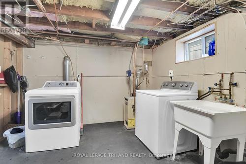 159 High Street, London, ON - Indoor Photo Showing Laundry Room