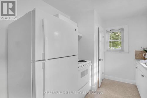 10 Briscoe Street W, London, ON - Indoor Photo Showing Kitchen