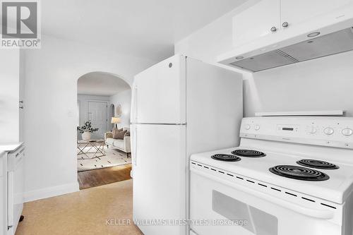 10 Briscoe Street W, London, ON - Indoor Photo Showing Kitchen