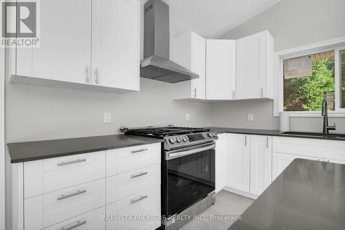 43 Outer Drive, London, ON - Indoor Photo Showing Kitchen With Upgraded Kitchen