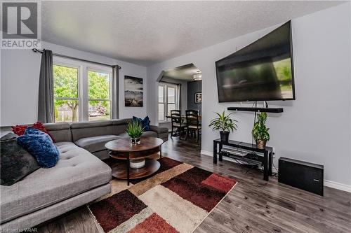 44 Warwick Court, Kitchener, ON - Indoor Photo Showing Living Room