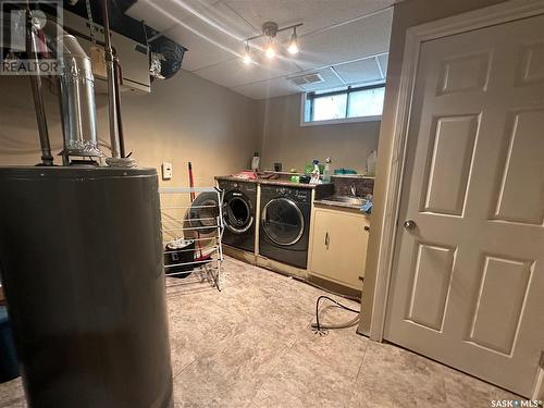 633 Mary Street, Canora, SK - Indoor Photo Showing Laundry Room