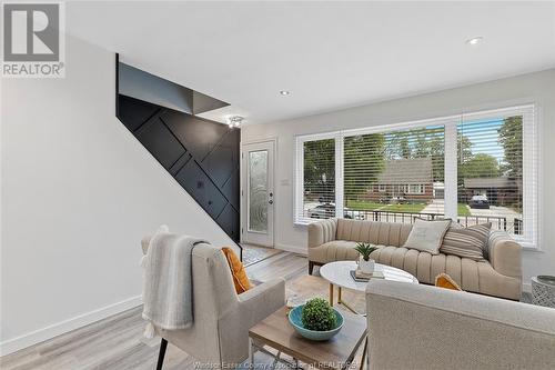 981 Parkview, Windsor, ON - Indoor Photo Showing Living Room