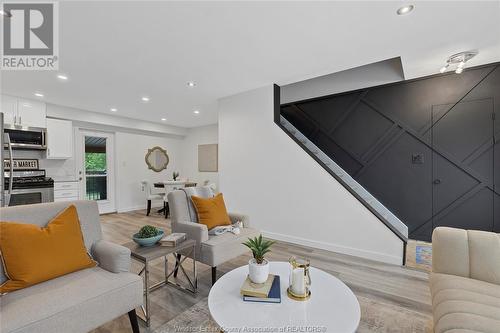 981 Parkview, Windsor, ON - Indoor Photo Showing Living Room