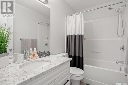 643 Kolynchuk Court, Saskatoon, SK - Indoor Photo Showing Bathroom