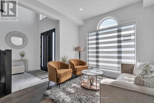 988 Trailsway Avenue, London, ON - Indoor Photo Showing Living Room