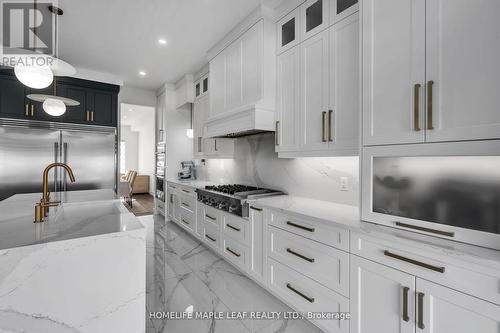 988 Trailsway Avenue, London, ON - Indoor Photo Showing Kitchen With Upgraded Kitchen