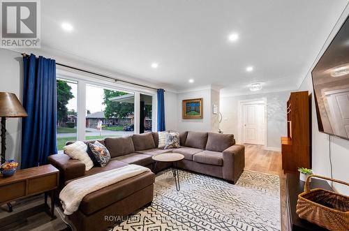 215 Buckingham Street, London, ON - Indoor Photo Showing Living Room