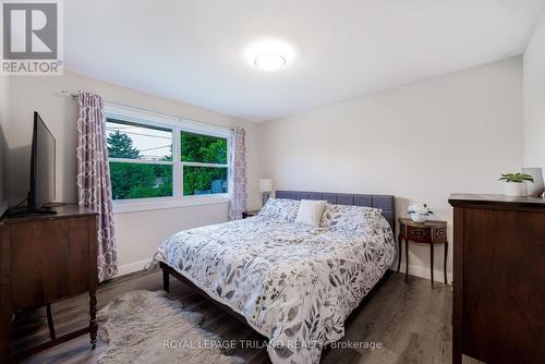 215 Buckingham Street, London, ON - Indoor Photo Showing Bedroom