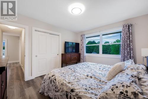 215 Buckingham Street, London, ON - Indoor Photo Showing Bedroom