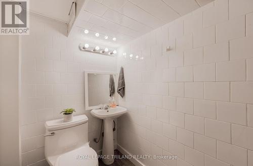 215 Buckingham Street, London, ON - Indoor Photo Showing Bathroom