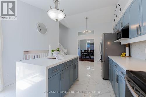 1385 Bramblewood Street S, London, ON - Indoor Photo Showing Kitchen With Upgraded Kitchen