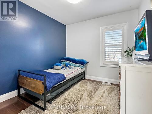 3224 Steeles Avenue W, Milton, ON - Indoor Photo Showing Bedroom